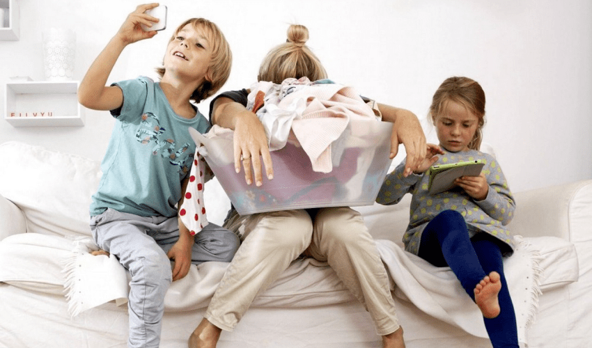 Матери приходится делать много дел