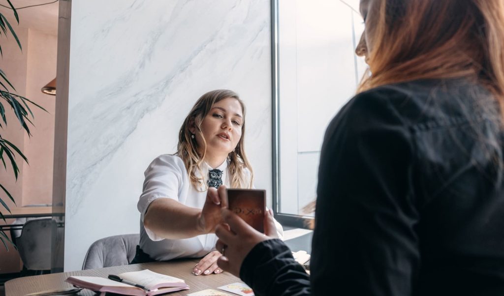 Психолог использует метафорические  карты