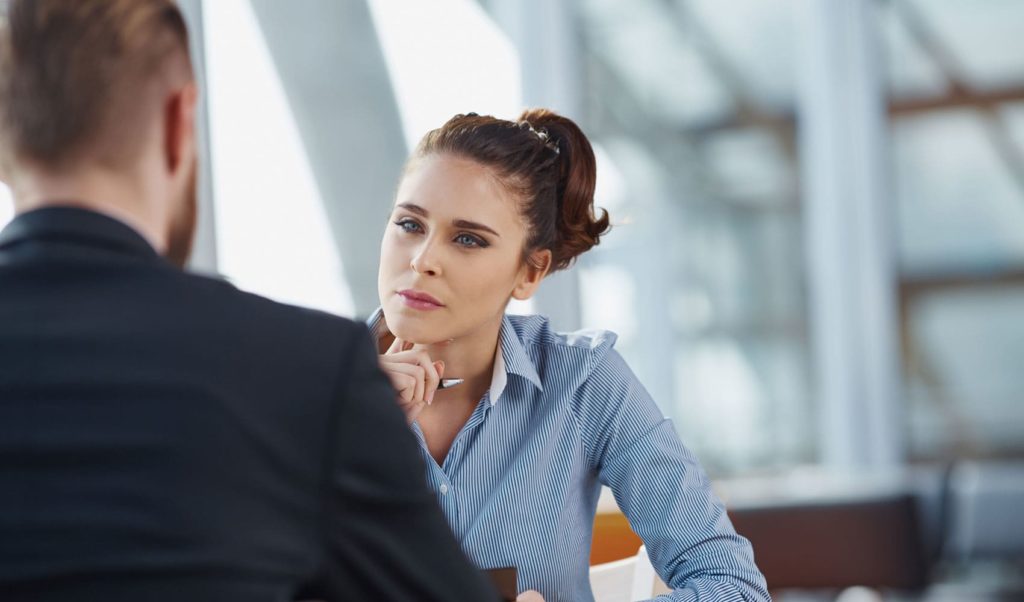 Активный слушатель проявляет  заинтересованность беседой